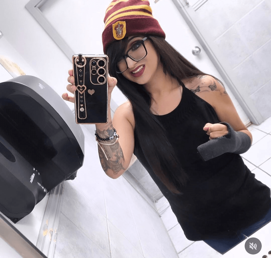 Little Dwarf Milf would be so much fun to  toss around in a gangbang