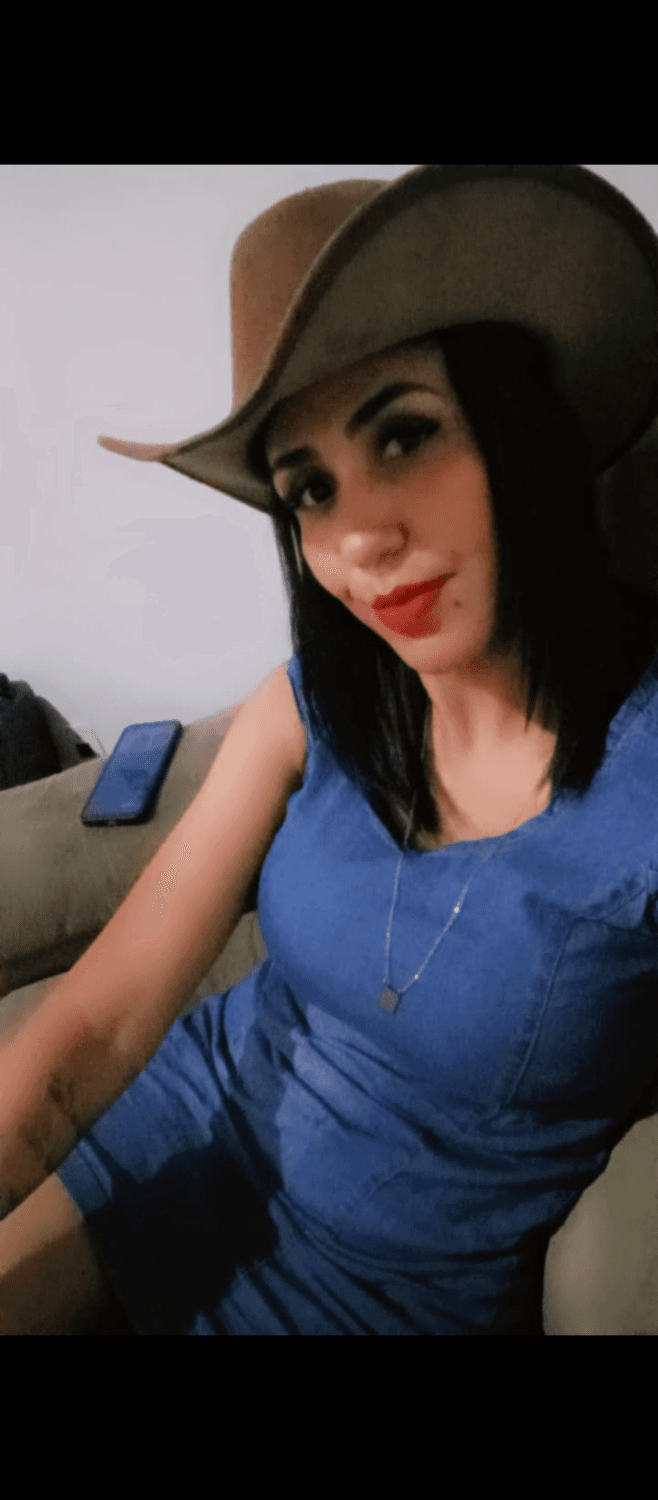 mi amore no serviçooo, tenho um album com 430 midias dela ( so flagras da raba)