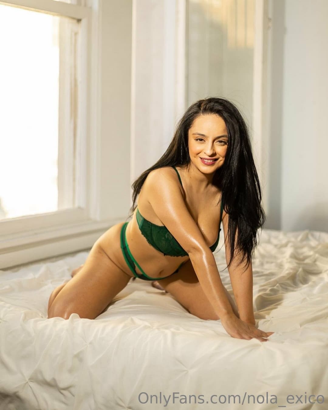 Click to view full size When your selfie game is on point and your boobs are stealing the show! ?? Nolɐ‾ǝxᴉɔo