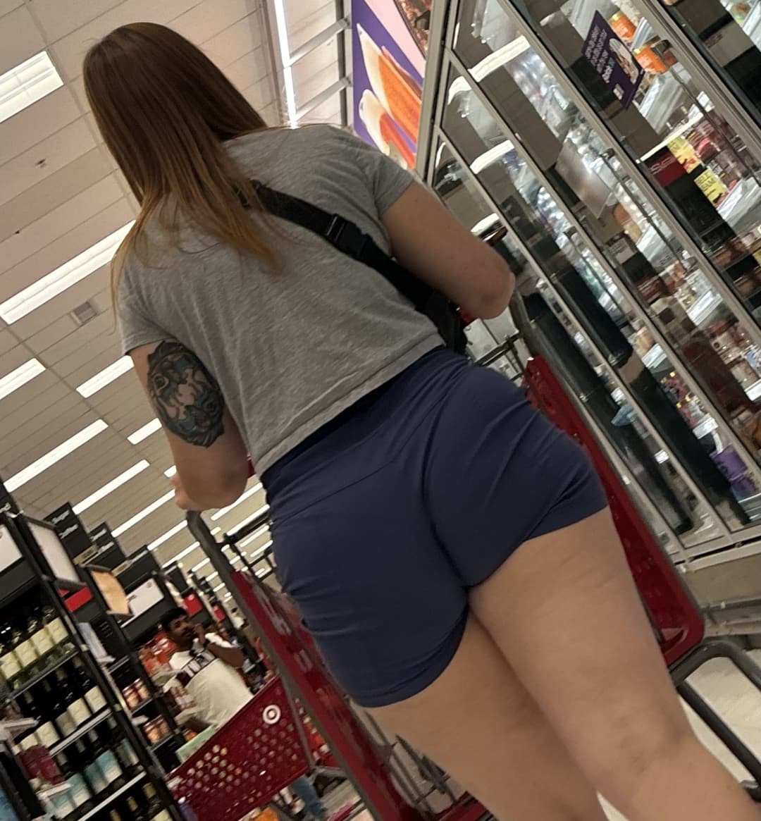 Nice booty in shorts