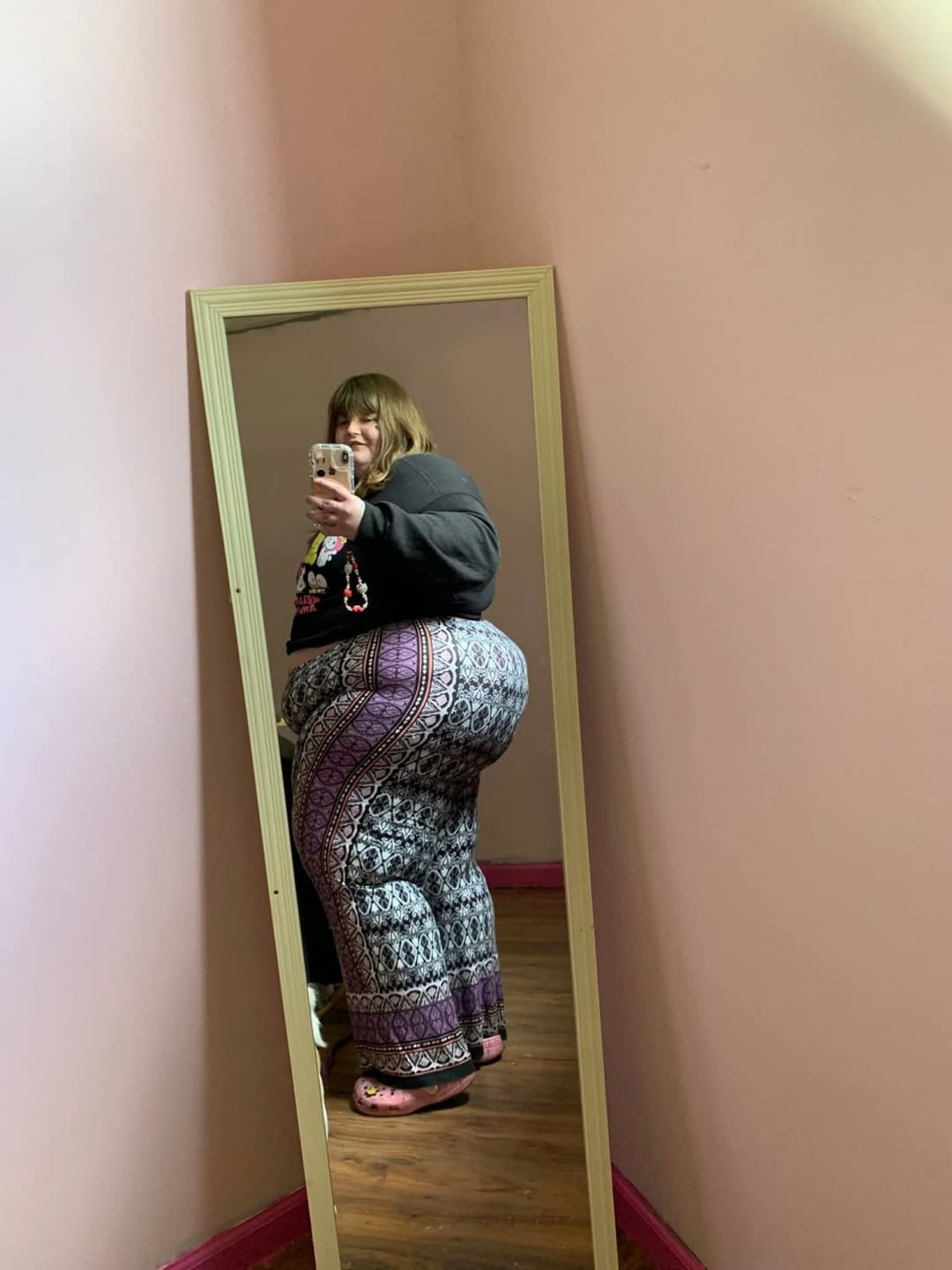 MASSIVE HUGE PAWG SSBBW BBW HUGE THICK BIG ASS GOONER MATERIAL
