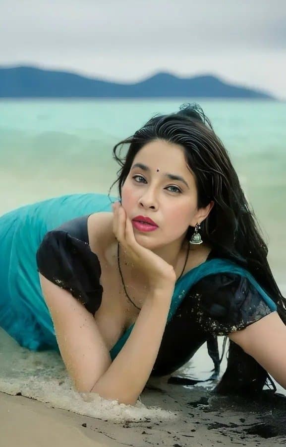 Sexy Indian Bhabhi Akhtari Jahan hot Photoshoot