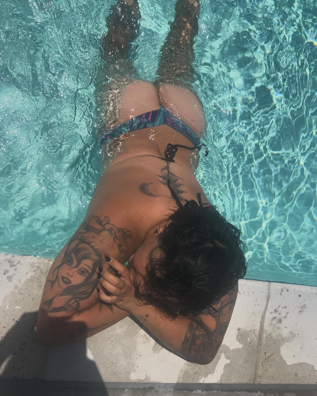 beautiful hunk woman 1