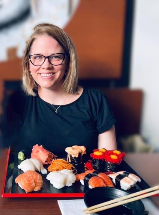 HOT QUEBEC TEACHER, ANYONE KNOW MORE BOUT HER? IS THERE ANY NUDES?