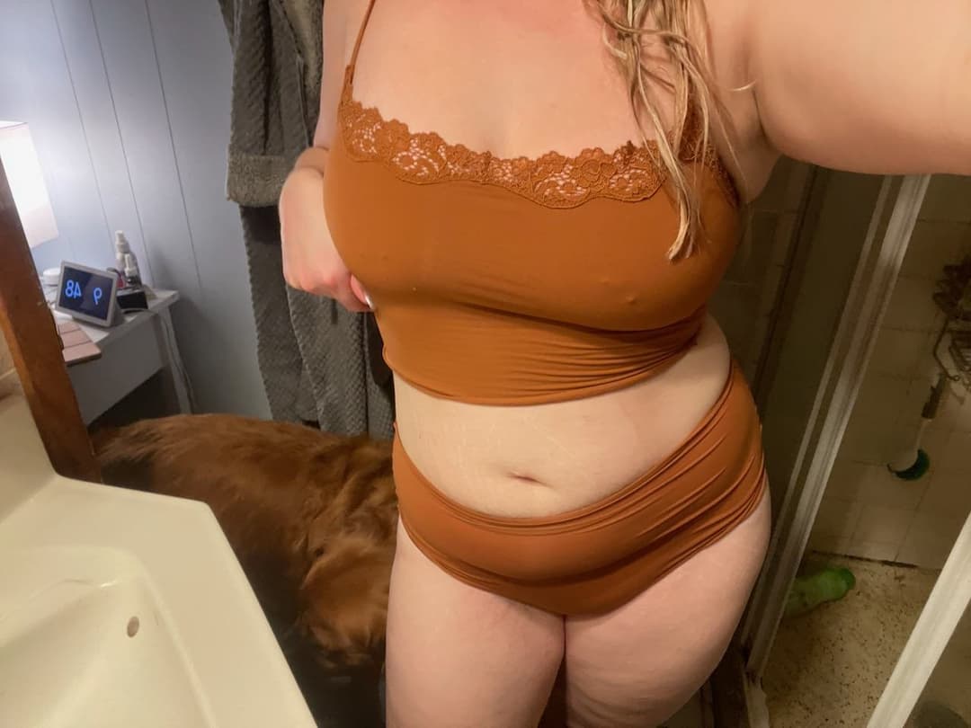 Flight attendant showing some thick blonde white babe action