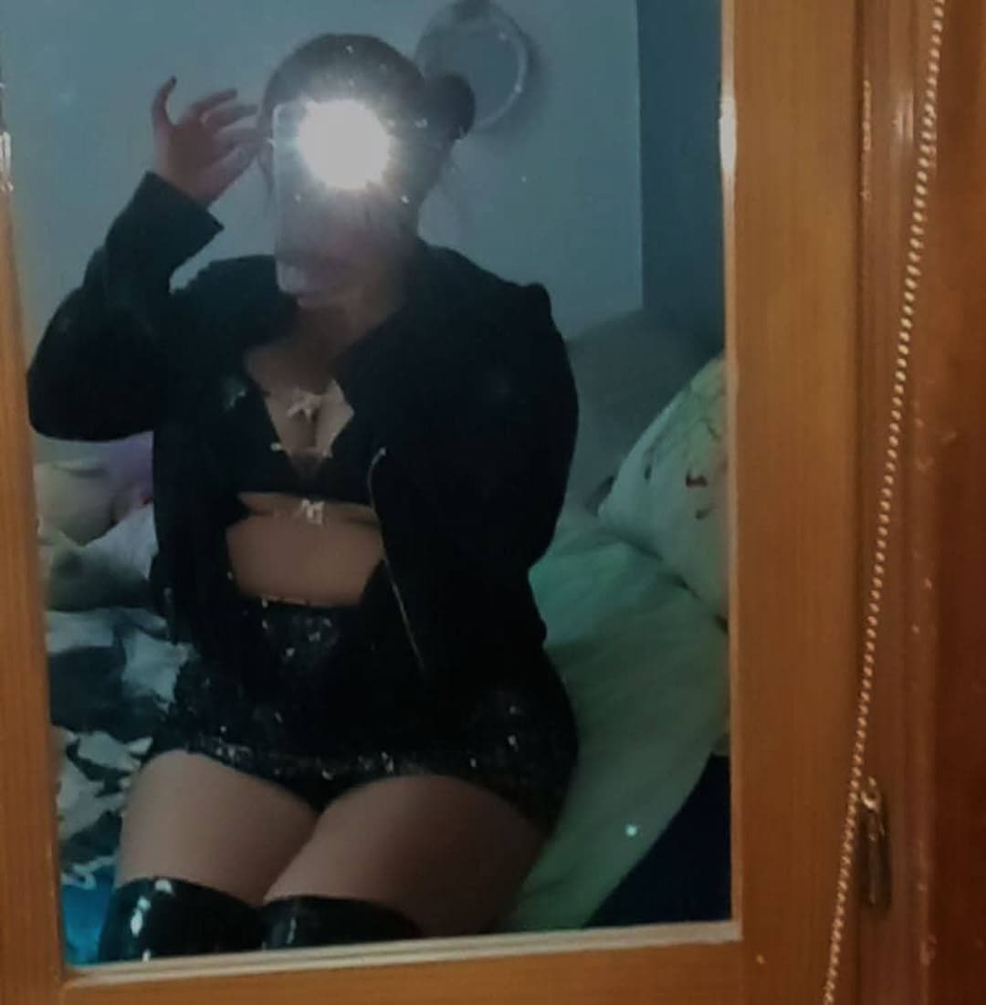 Morena caliente tetona