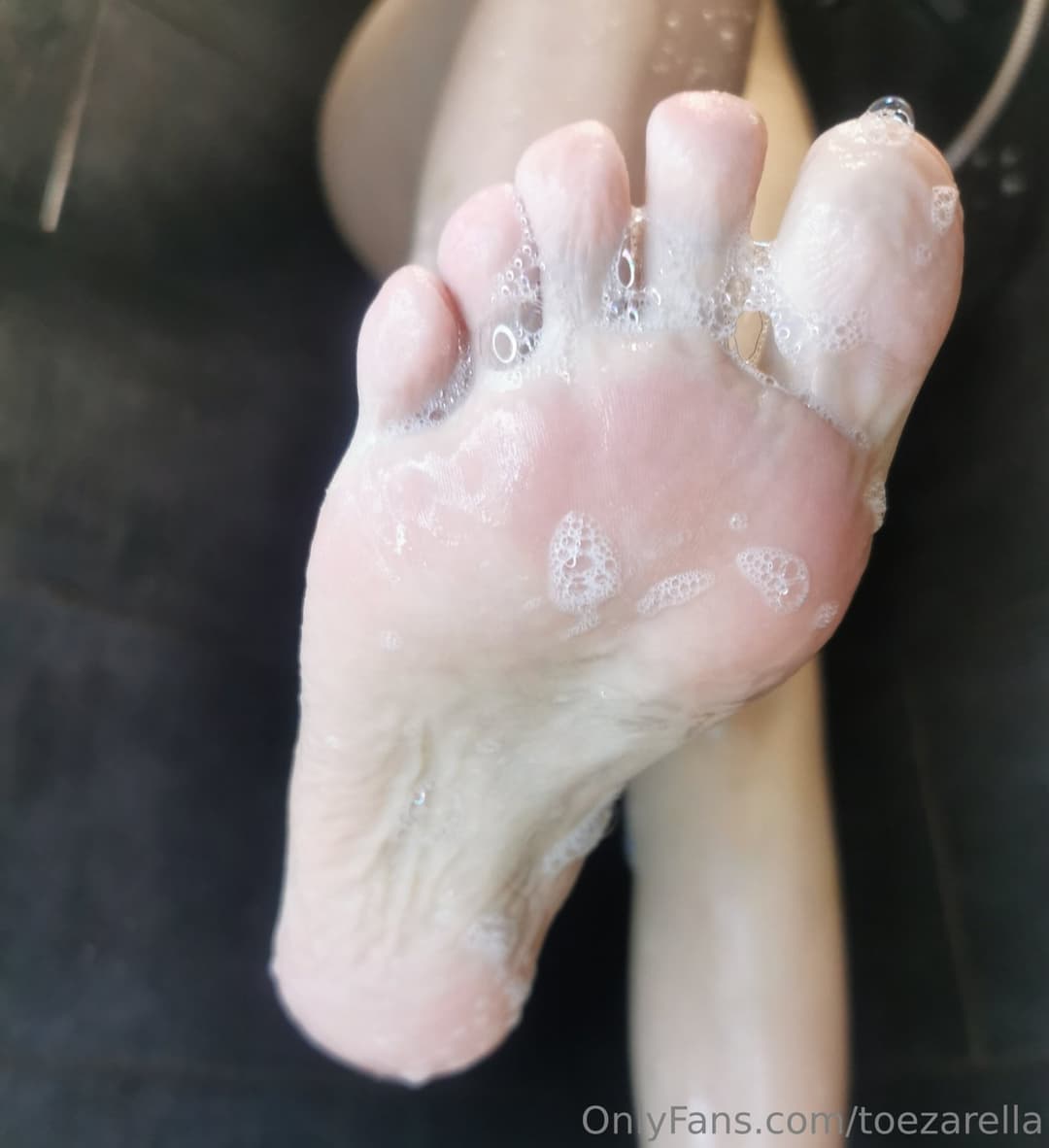 Feet, Soles, Wrinkles, Giantess
