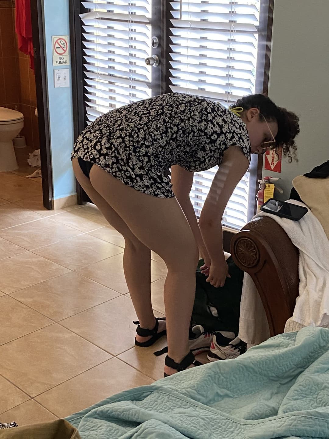 Sharing creepshots of this gym slut. Kik anomy85 or disc anon50k_91863. Sharing til I cum