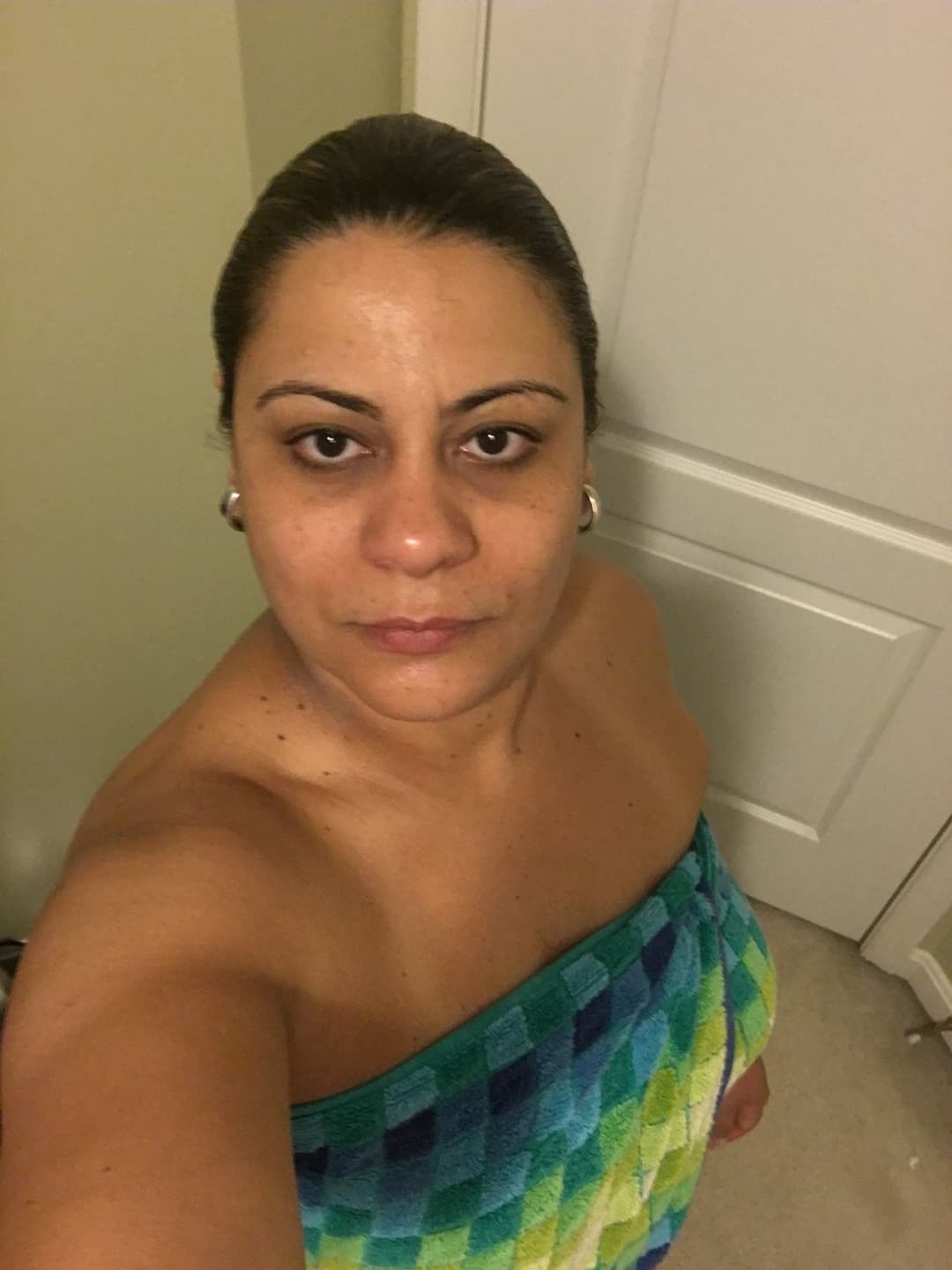 Egyptian Slut Shows off her hanging flaps