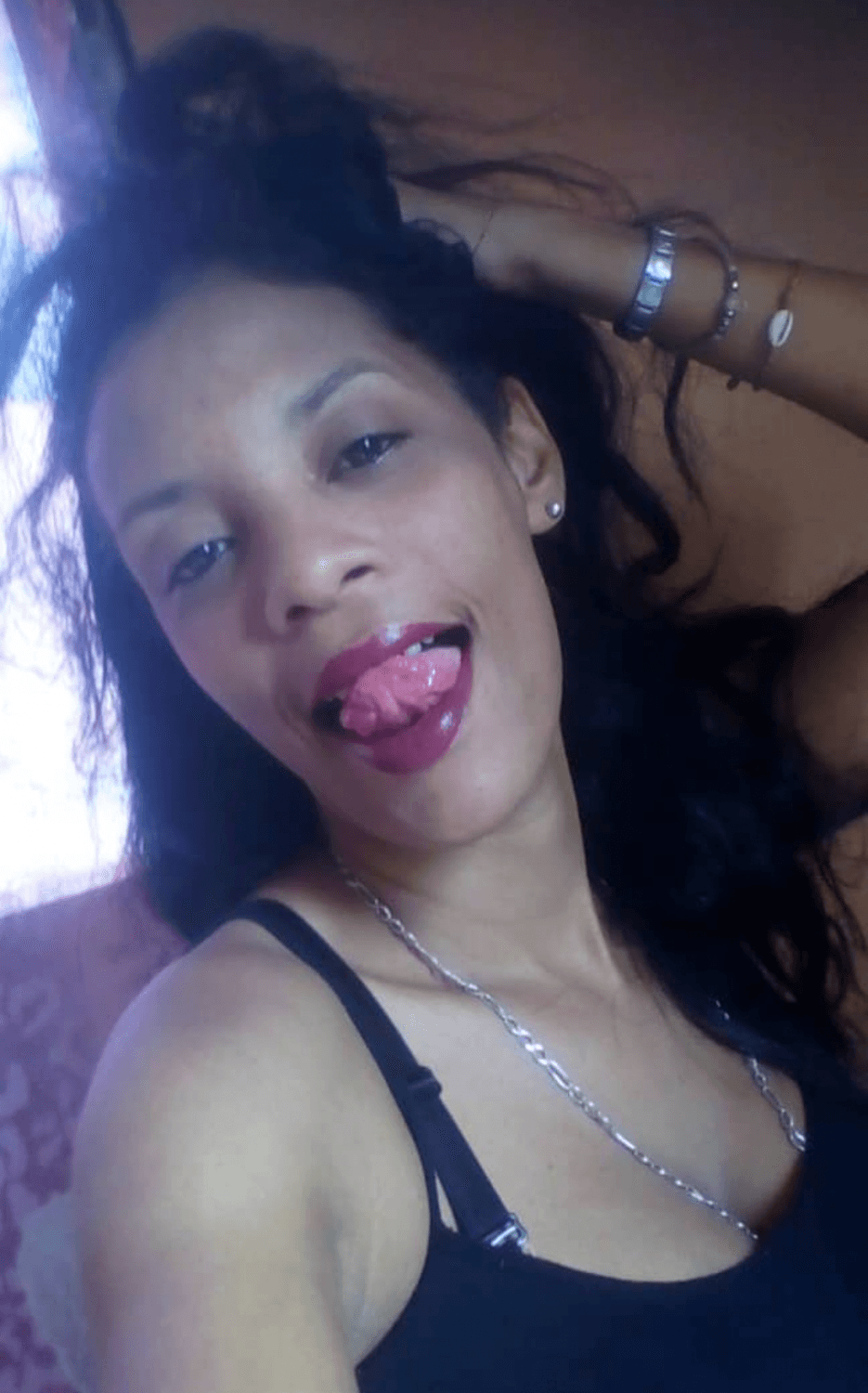 LES PRESENTO A MI TIA ESTA RIQUÍSIMA VIVE EN COLOMBIA EN OCASIONES TENGO SEXO CON ELLA MAMA RICO