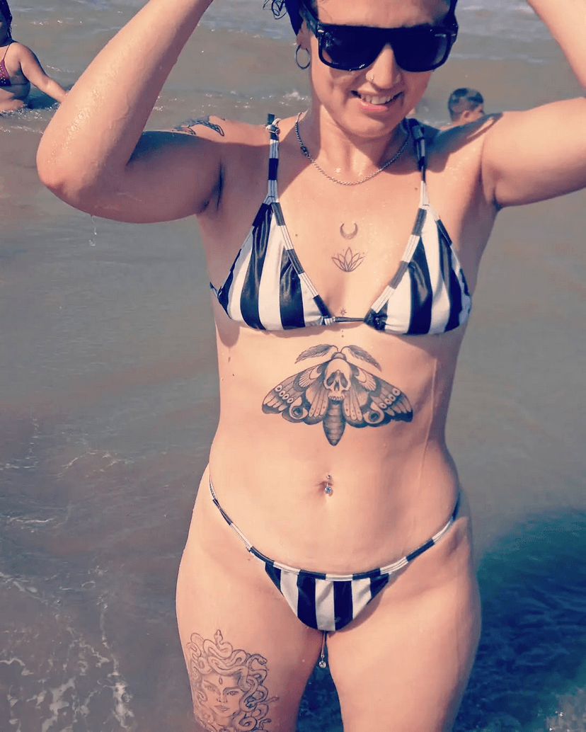 Sexy MILF Argentinian Ava Loves to Pee and Finger Her Pussy!