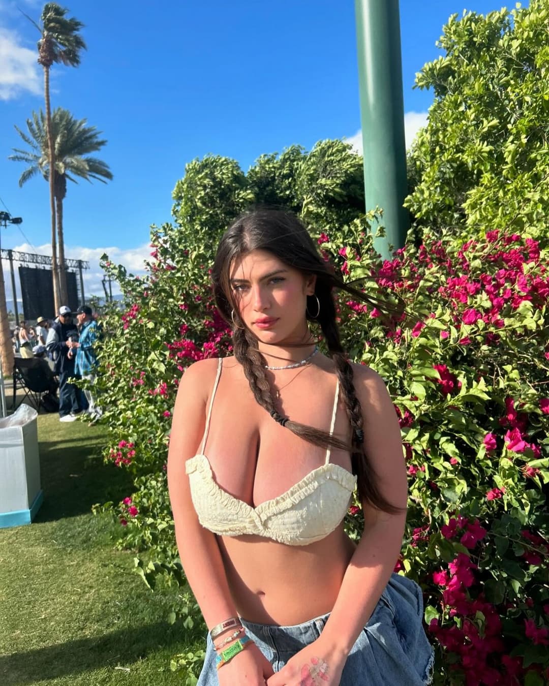 Another C0ll33n.333 collection (with boob slip incident revisited)