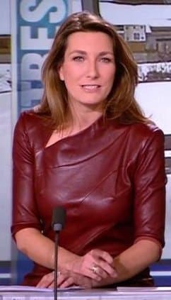 Anne clair coudray très jolie présentatrice cuir