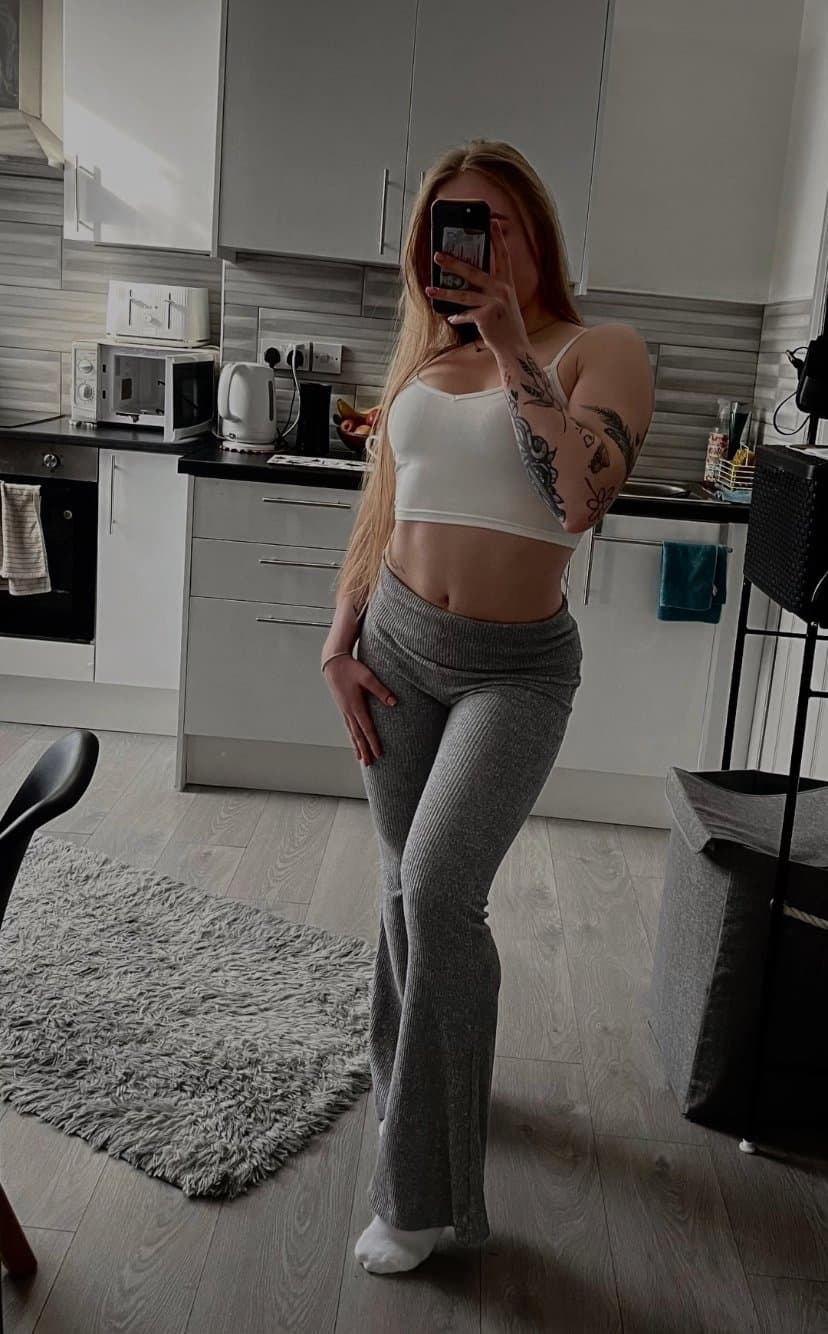 I give her insta out but let me know what you’ll do with it if I give you it she a sexy blonde girl