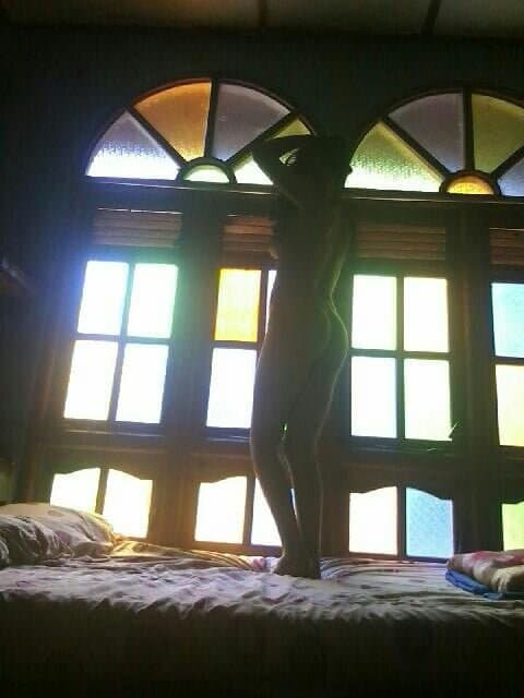 Sri Lankan sexy girl loves to show her sexy body