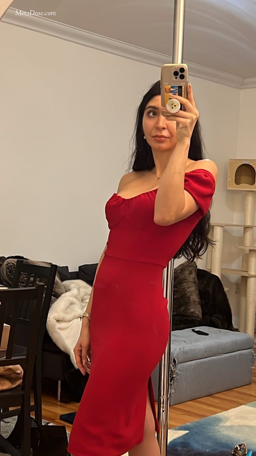 Extremely Hot Sexy Posh Indian Girl Sucking Huge BBC Hookup and Showing Her Perfect Nude Body