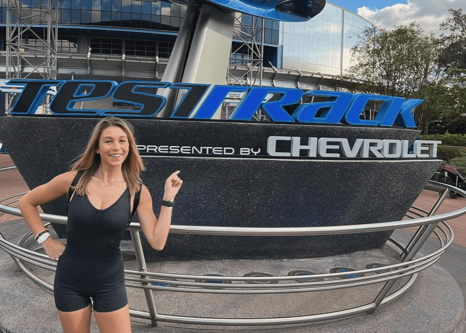 Annoying YouTuber "The Krystal Palace" is obviously nothing but a huge slut behind the scenes.??