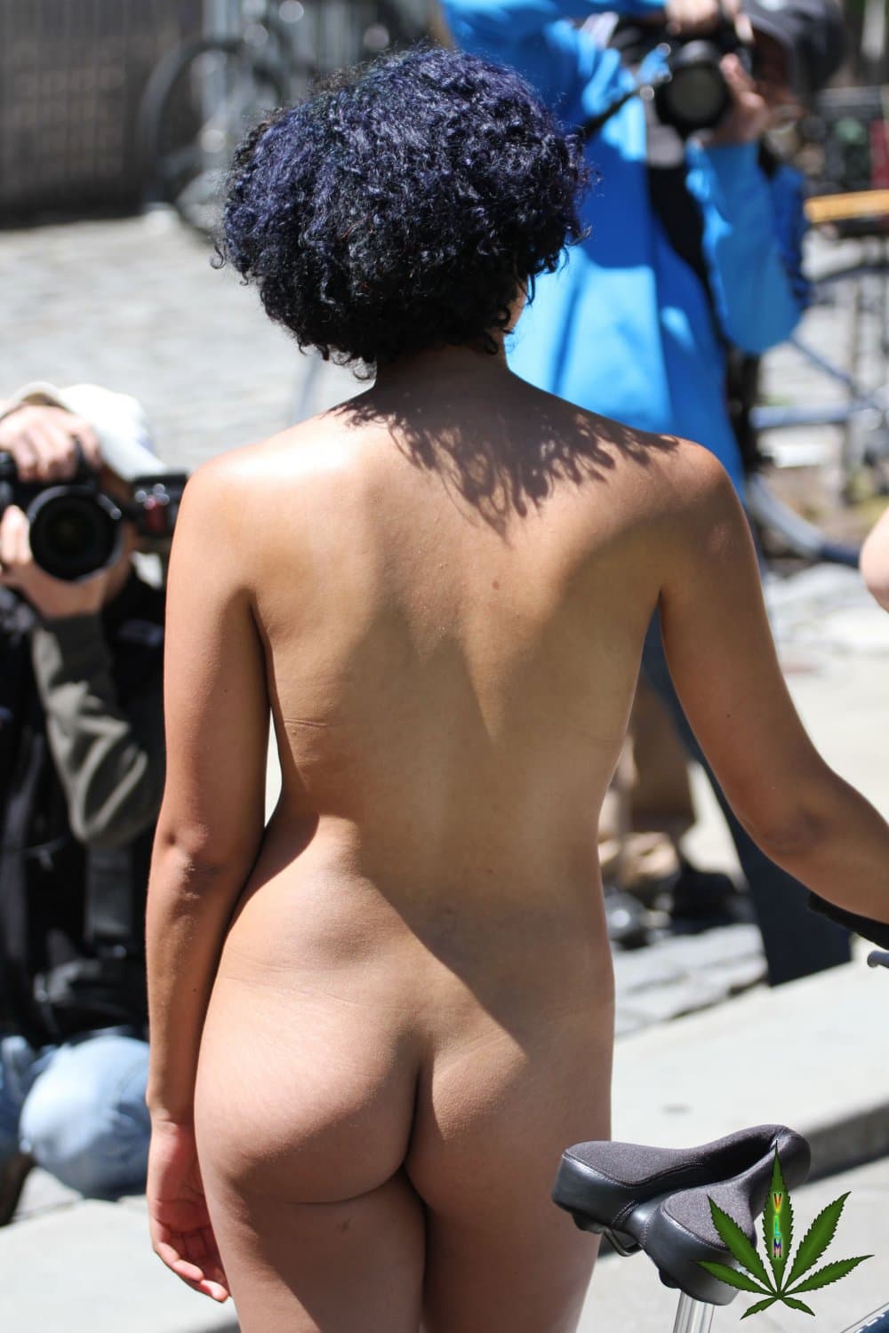 Click to view full size Cute slut Simone big tits