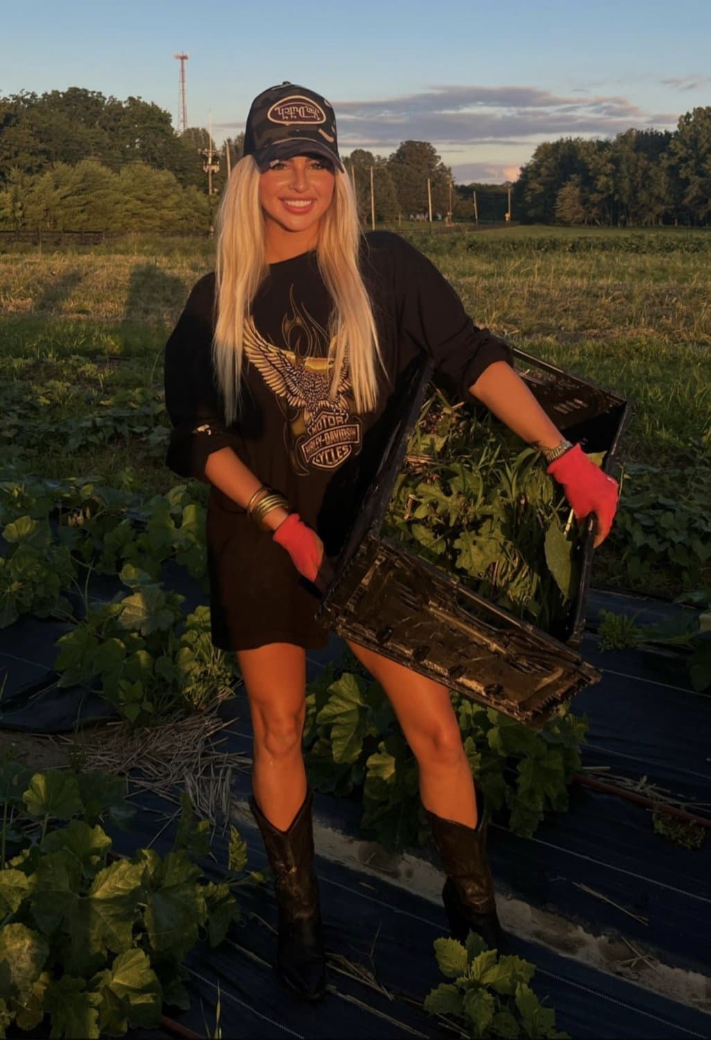 Innocent Blonde bombshell Caroline in desperate need of a cock