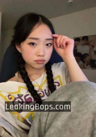 Pretty asian girl gets leaked with nice ass and pink pussy on snapchat