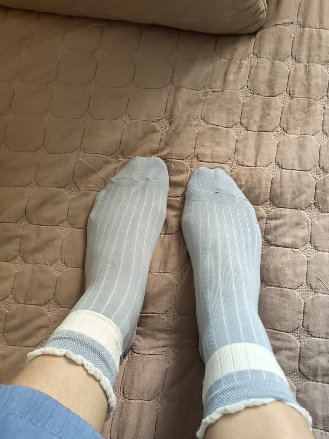 Asian feet / shoes & socks