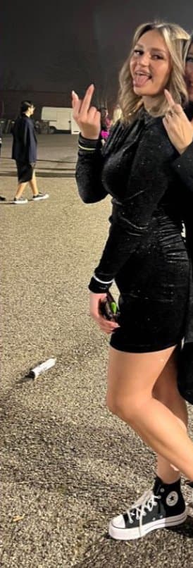 Amina.. Tuzla??/Wien?? Kommentiert geil / Komentarisite! Ko Poznaje inbox, wer sie kennt, dm