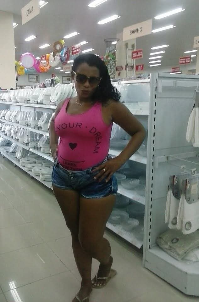 Click to view full size Loiana Corrêa, uma coroa rabuda muito safada. Minha vizinha rabuda que adora se exibir.