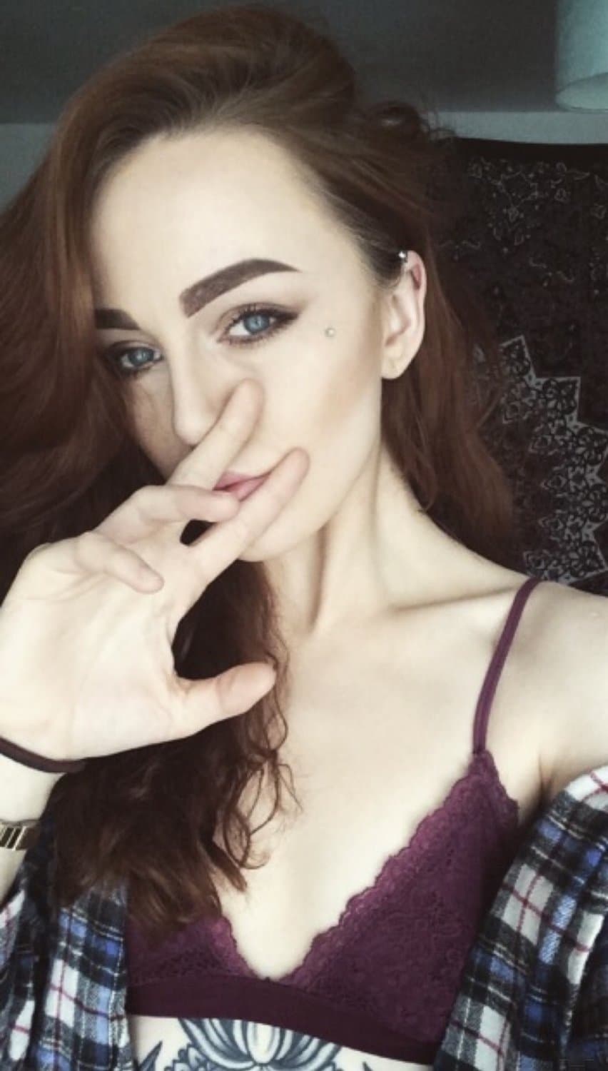 Hope nobody recognises this Welsh webslut, kik me on swdeg9 if you do