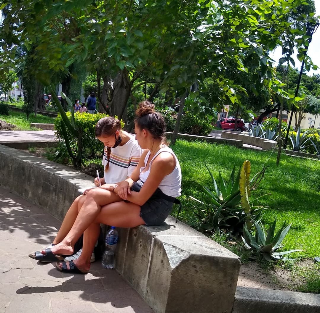 pretty barefoot girl (candid)