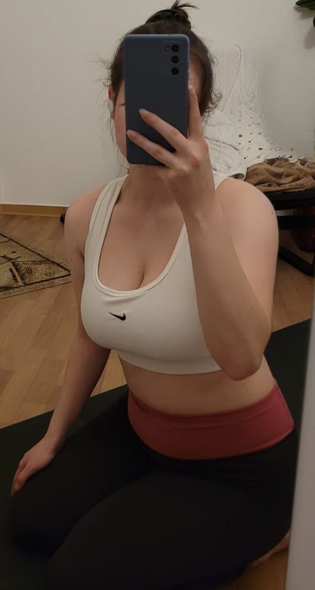 Click to view full size BigTitts German Webslut