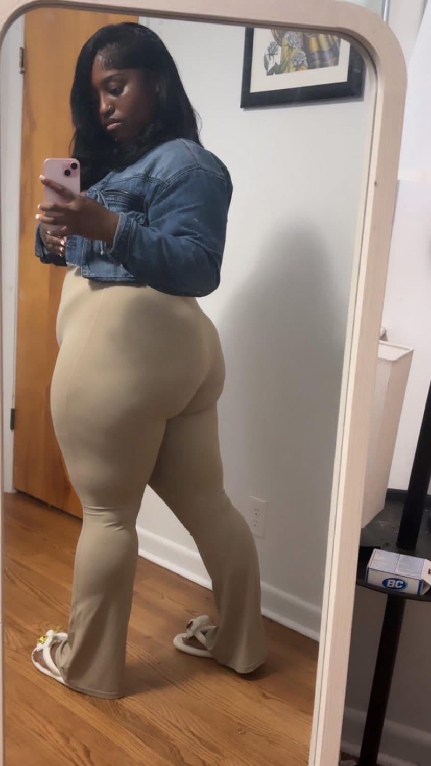 Ghetto darkskin KCMO slut shown off. Any elites wanna jerk to her? KIK VEINYB01