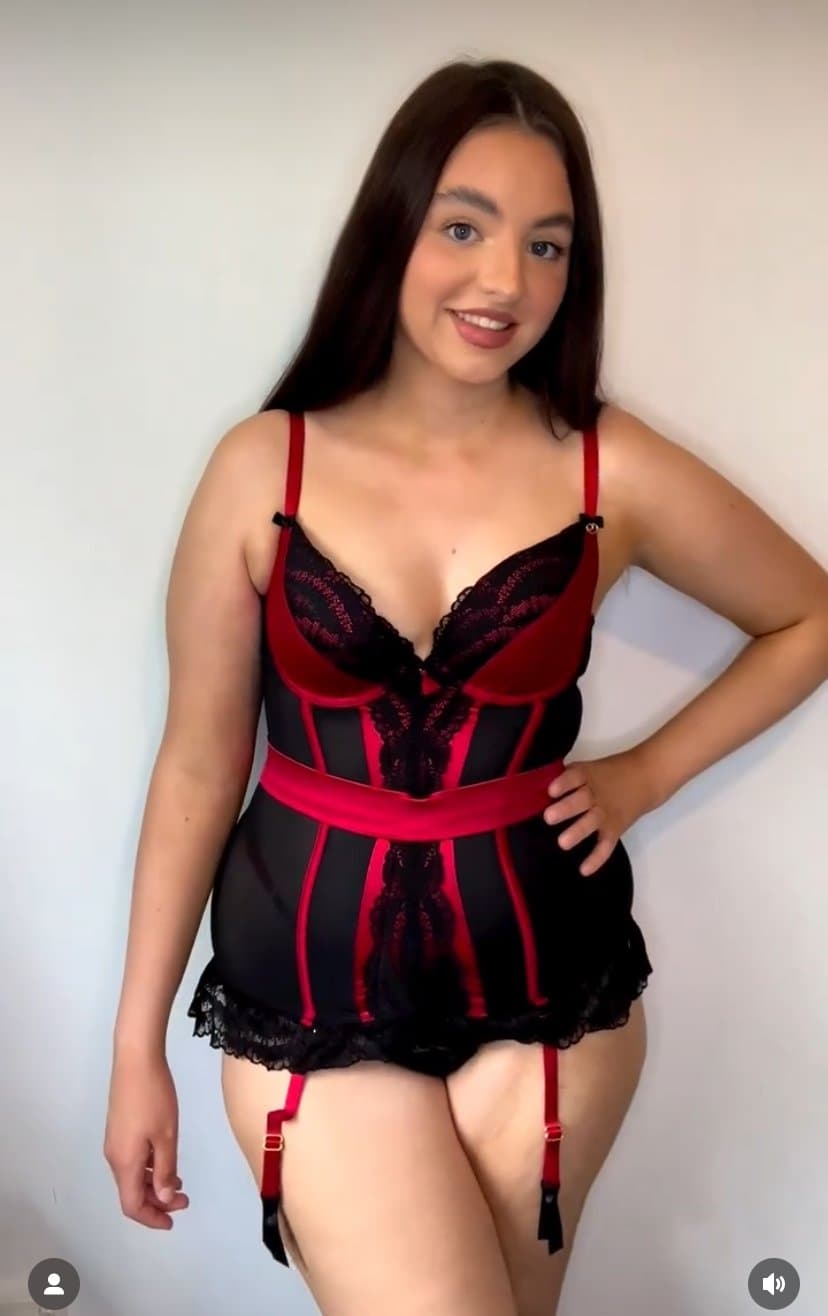 British influencer Rachel showing off her mum bod in lingerie and swimwear