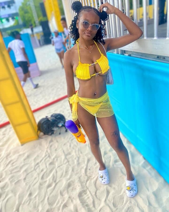 Slim bad bitch @its.masani with a lil booty