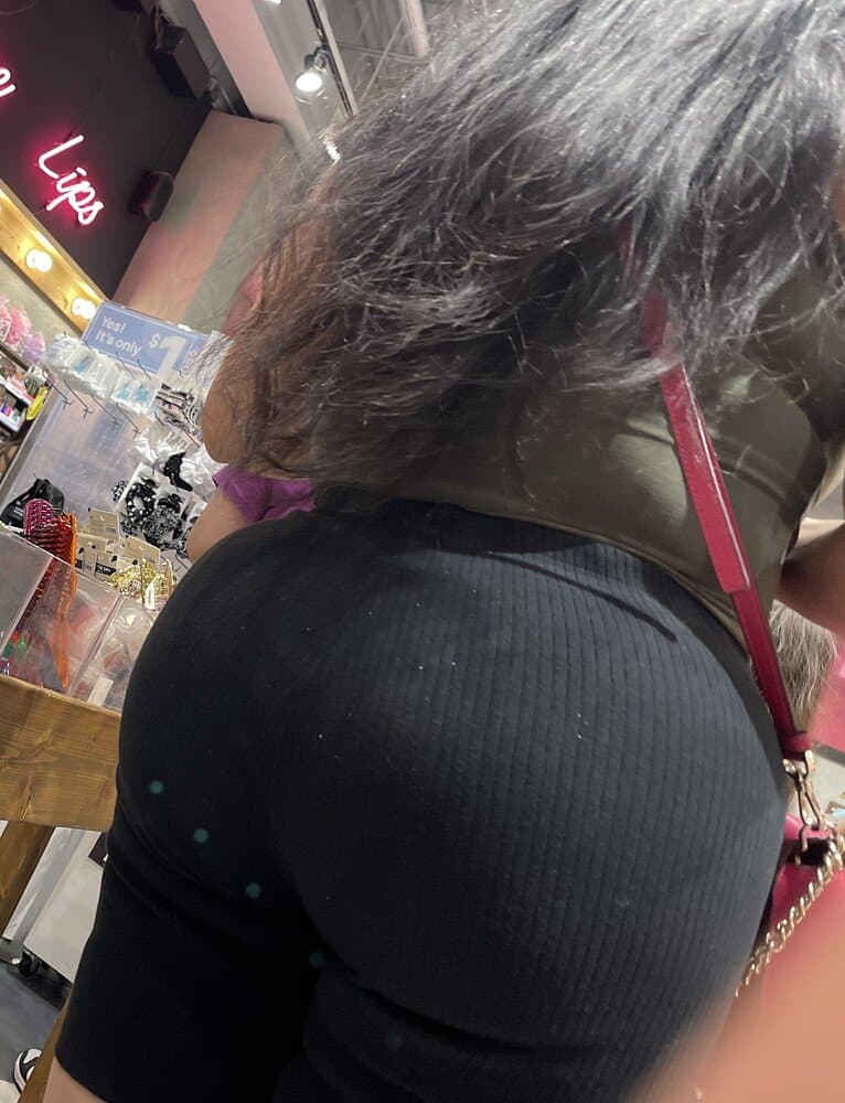 Thick Latina Milf In A Bookstore