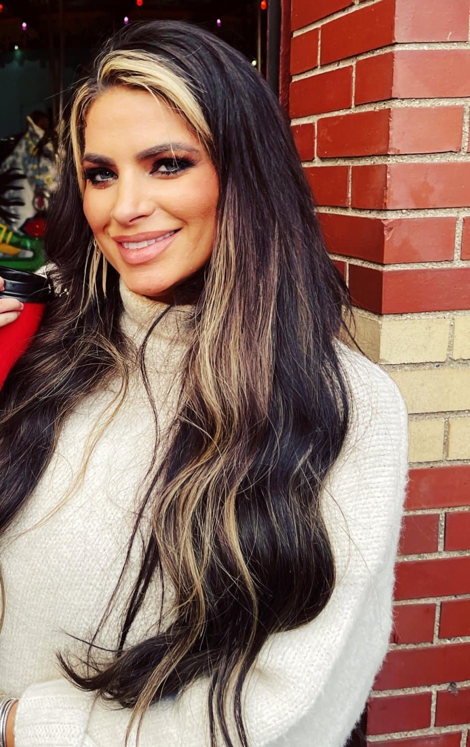 Two girls live out their dream of getting naked and making out with each other on the G G W bus