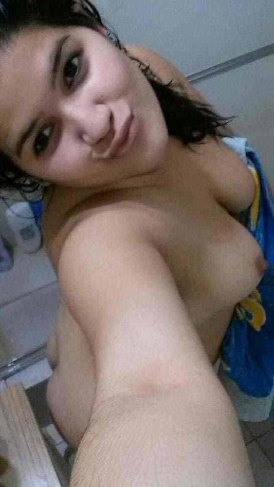 Click to view full size Cin mostrando las tetas