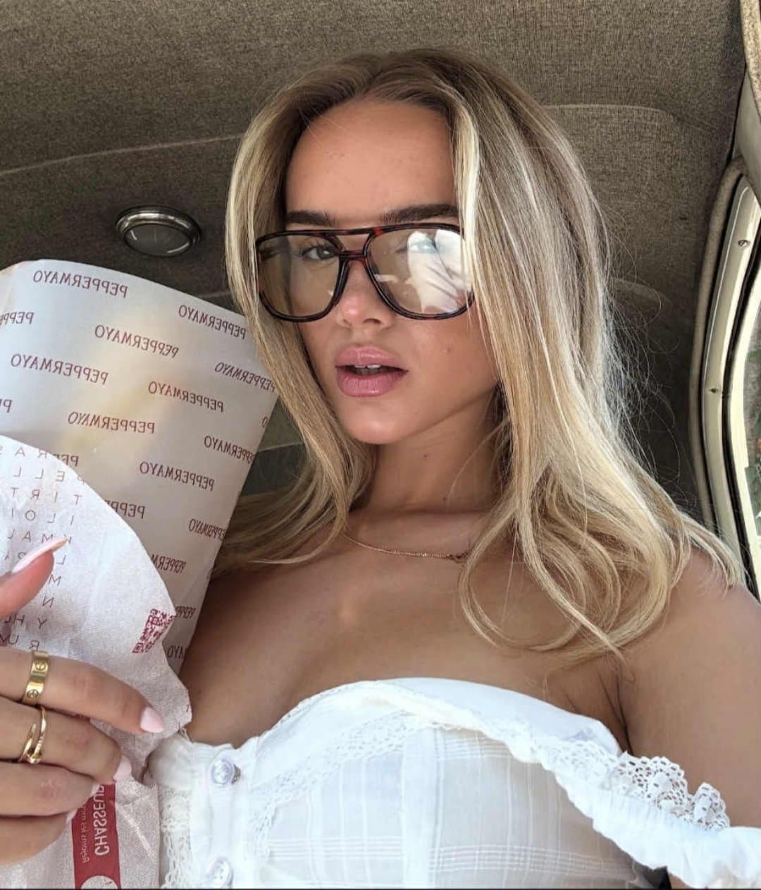 British influencer teen slut Kaci Jay showing naked pussy