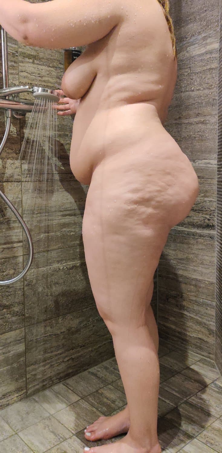 Shower Voyeur Fat Ass Chubby PAWG