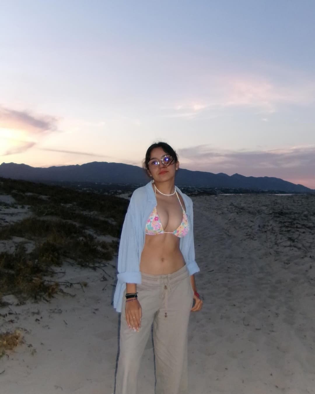 PARA TIRARLE SEMEN EN LOS LENTES?? (DIA 4) 1 DIA 1 PUTA HASTA ENCONTRAR A MI HERMANA "DEXIRE"