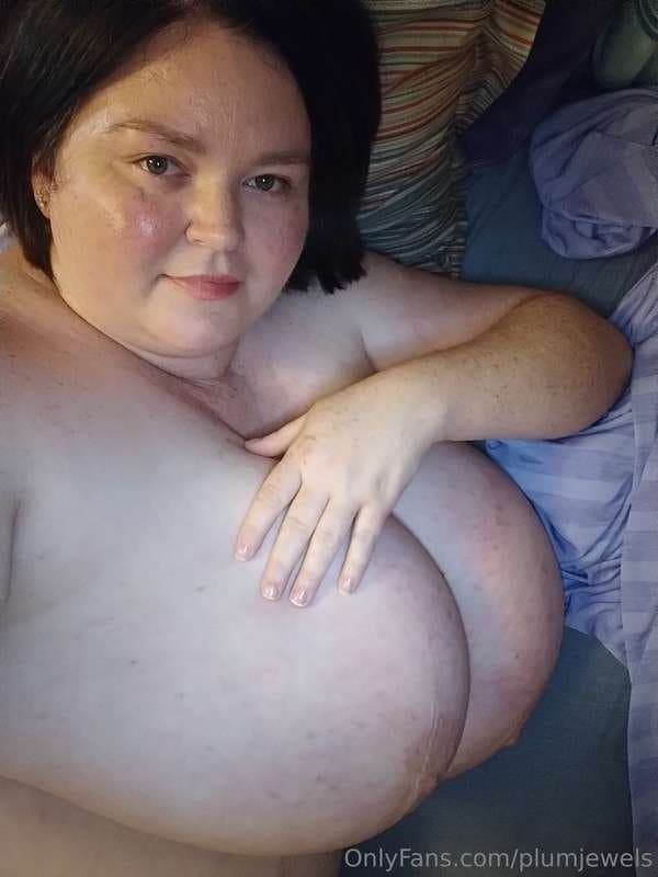 Plum Jewels - Branquela Sardenta Tetudona Latejadora Da Minha Benga