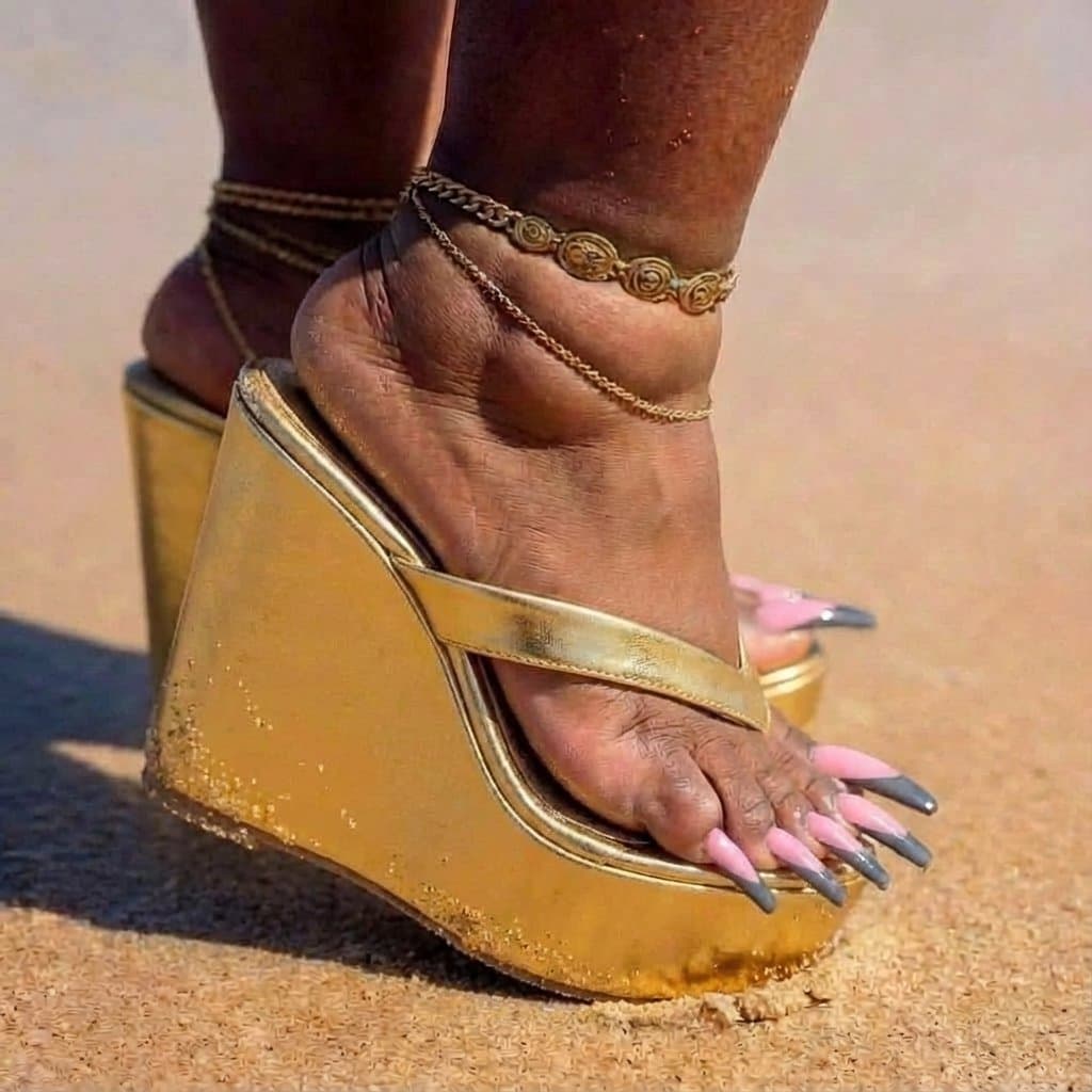 BBW Ebony feet toes long nails xxx