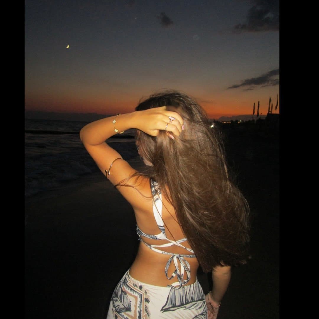 Hottest 18 yo IRL BFFs in town! Which one r u taking?