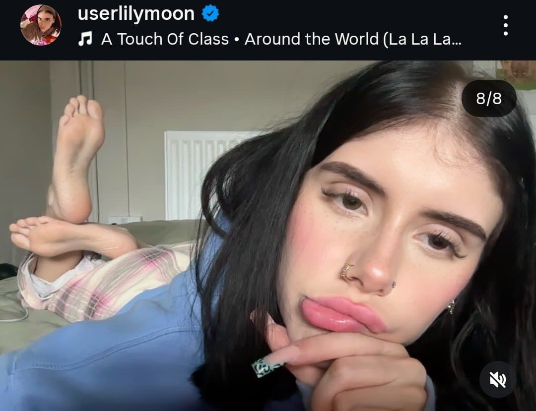 Lilly moon ass x feet view ????