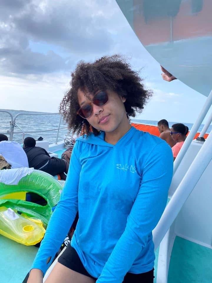 salt life Bahamian teen Lina have a camel toe pussy and a fat ass?❤️????