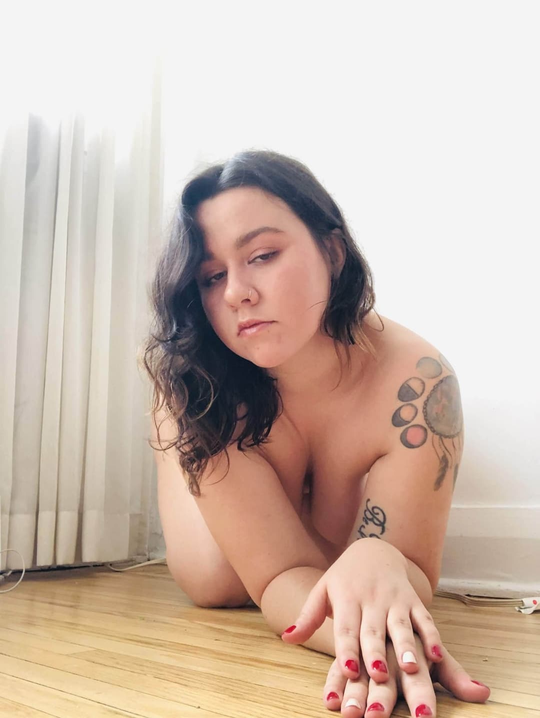 Hot Pawg Shows it all, and wants your throbbing cock