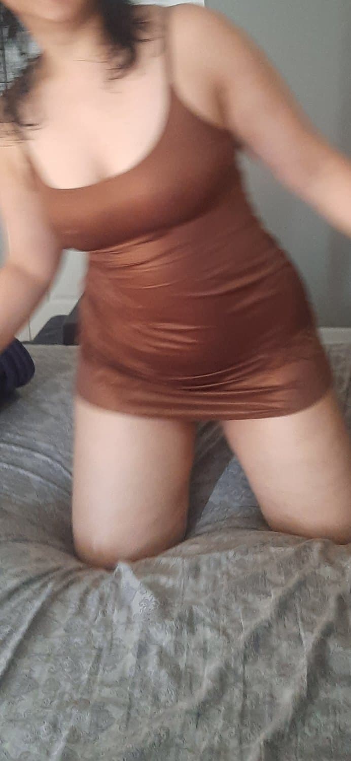 Fat Ass Slutty Milf Shows off Her Big Jiggly Ass.