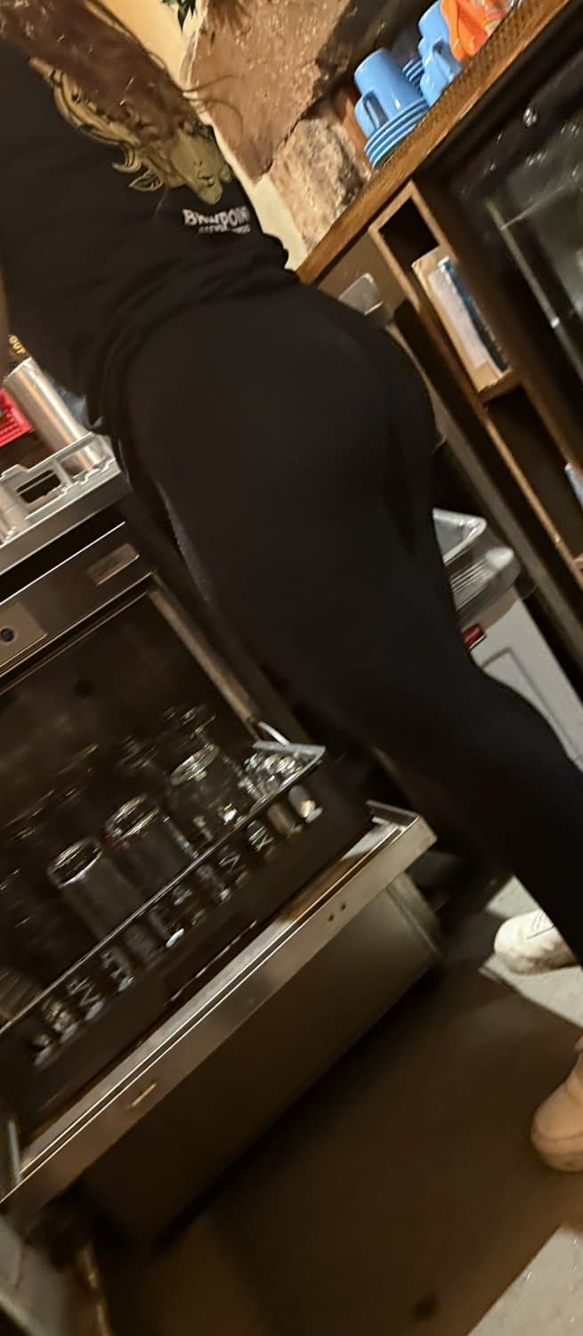 Huge ass teen tight leggins candid