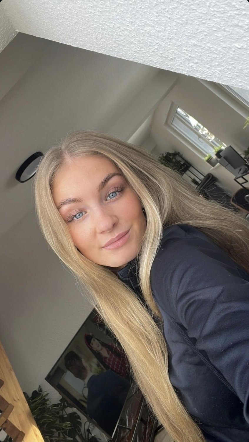 Hot Ger Bimbo 2. What are your fantasies? Dm me or comment.