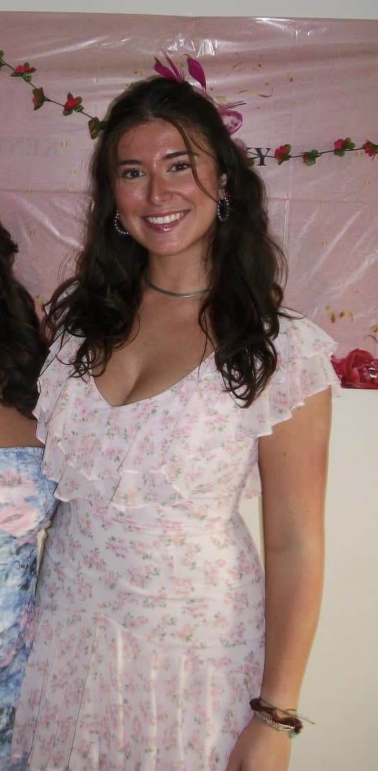 This busty recent grad has me soo gooned. Who else has someone they want me to goon to?