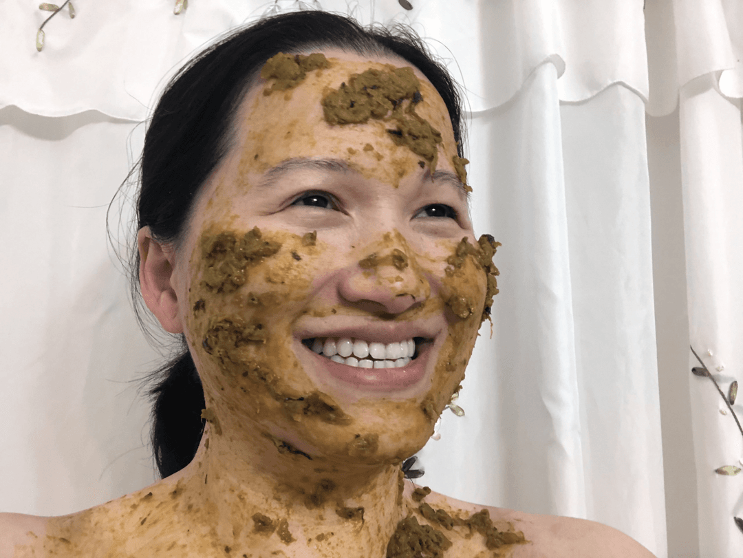 Della Nguyen: The Legendary Shiteating Queen (Archives)